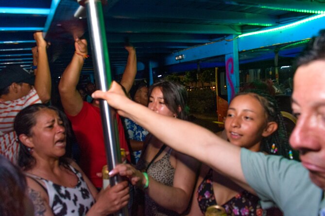 Chiva Party a Night Walk through the Streets of Cartagena - Crowding and bumpy streets: what comfort really means here