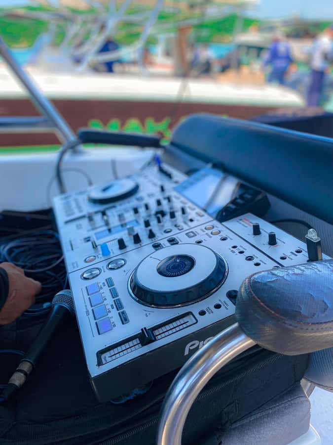 Cholon Forever Boat Party - Drinks and On-Board Amenities: The Cooler, Welcome Drinks, and Sound