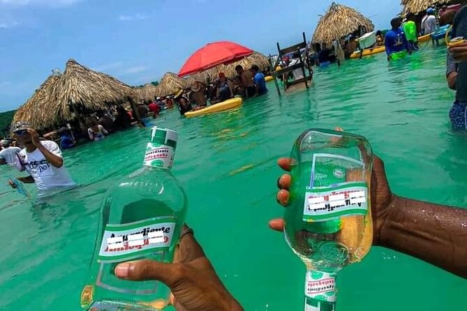 Cholon The party island, with DJ on board - Islas de Rosario: a panoramic hit plus rumba-and-pool time
