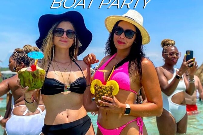 Cholon The party island, with DJ on board - Cholón for about 4 hours: DJ weekends, dance show energy, and real island life