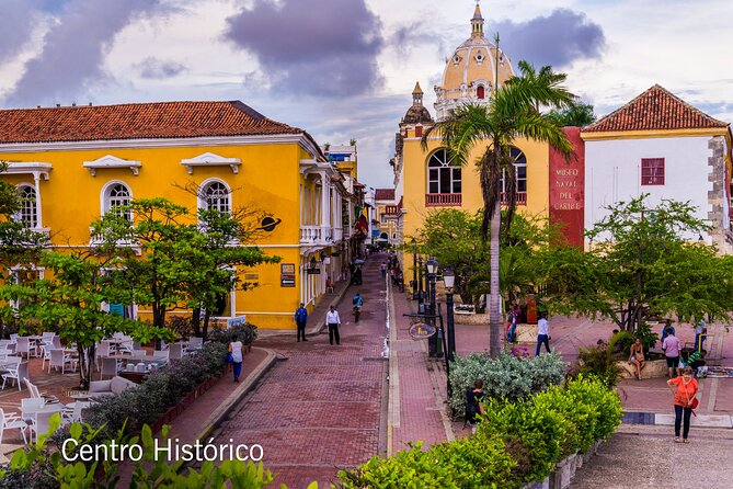 City Tour in Cartagena with visit to San Felipe Castle - Centro Histórico inside the walls: squares, streets, and shopping time