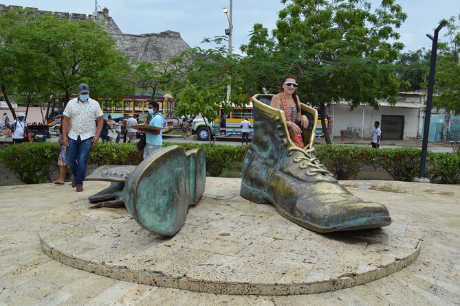 City Tour in Chiva through the City of Cartagena - Chiva transport and Cartagena’s big-picture flow