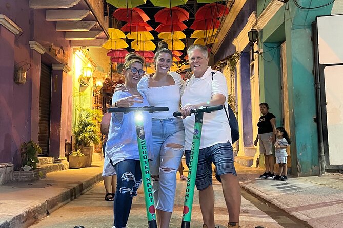 CITY WALLED CITY SEGWAY SKATEBOARD TOUR and GETSEMANI - Entering Cartagena through Puerta del Reloj and the historic gateway