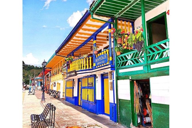 Cocora, Salento and Filandia Tour - Salento strolls, color, and viewpoint stairs that do the heavy lifting