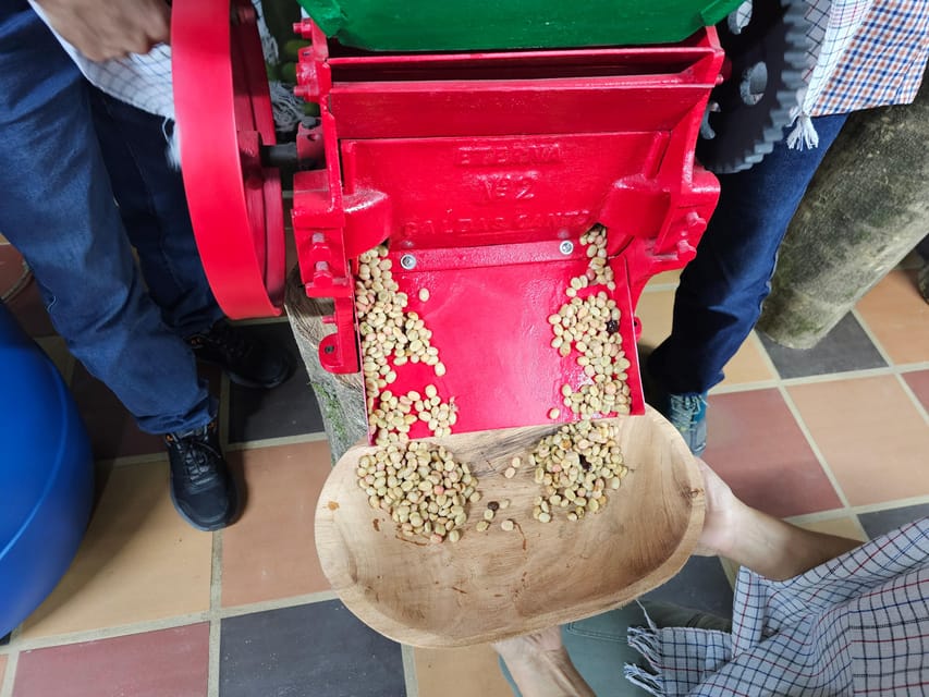 Coffee Experience with roasting show in Comuna 13 - Who should book this Comuna 13 coffee museum experience