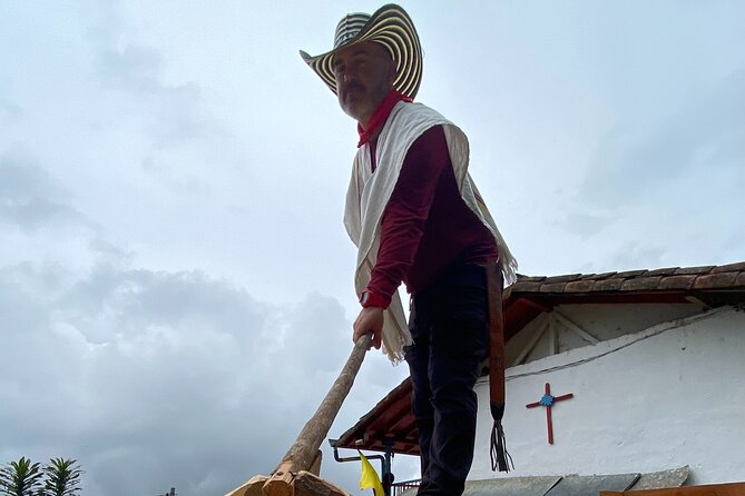 Coffee tour in Medellín with tastings and transportation - The Farm Welcome: Typical Attire, First Coffee Moments, and Orientation
