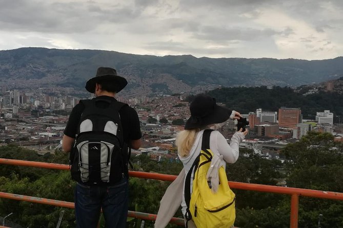 Combo Guatape and Medellin Sightseeing Tours - Piedra del Peñol: the 700 steps, the payoff, and how to pace it