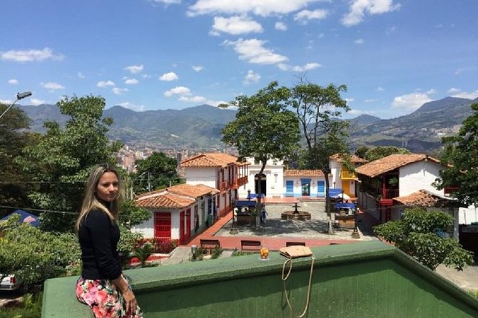 Combo Guatape and Medellin Sightseeing Tours - Medellín’s viewpoint stop: Pueblito Paisa in 20 minutes