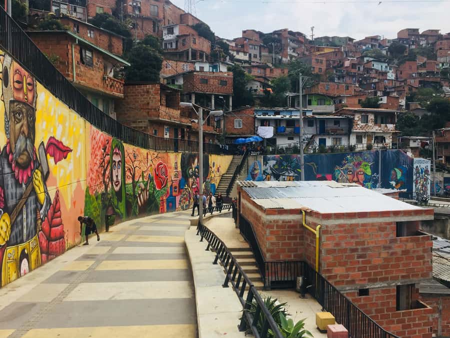 Comuna 13 and Downtown Medellín City Tour - Who should book this Medellín tour, and who should skip it