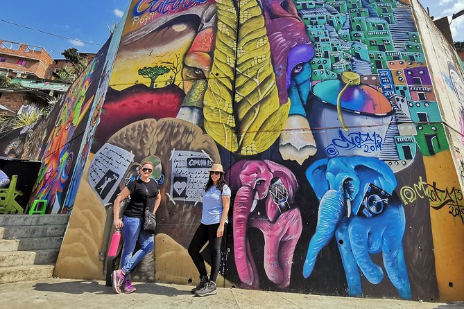 Comuna 13 + Cable Car + Colombian Fruits Tasting: Private Tour - The metro and cable car link: why San Javier tells Medellín’s story