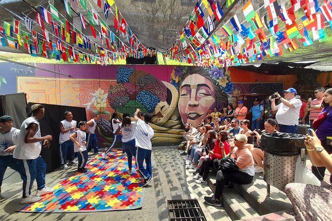 Comuna 13: Graffiti tour & Street Food/drink with telesferic - Getting oriented fast: the Poblado Metro start and safety briefing