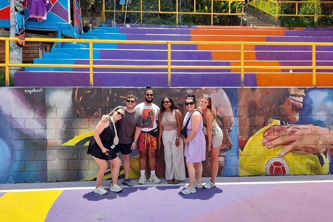 Comuna 13: Graffiti tour & Street Food/drink with telesferic - Street food and drinks: the included bites you should actually plan for