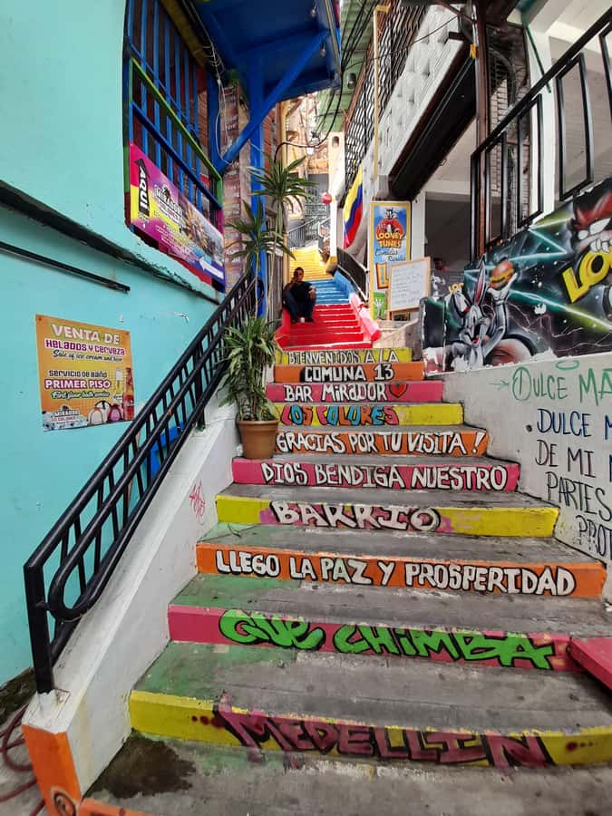 Comuna 13: Graffiti tour & Street Food/drink with telesferic - Who should book, and who might want a different plan