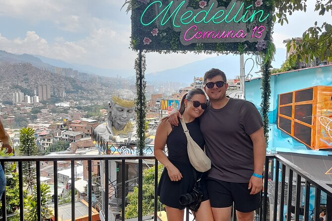 Comuna 13: Graffiti tour & Street Food/drink with telesferic - Metro time in Medellín: more than transport, it sets the tone