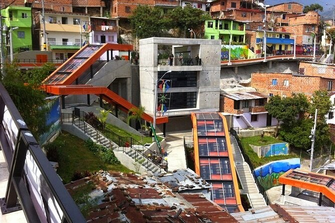 Comuna 13 Graffitour knows the urban art district of Medellín - Key things to know before you go