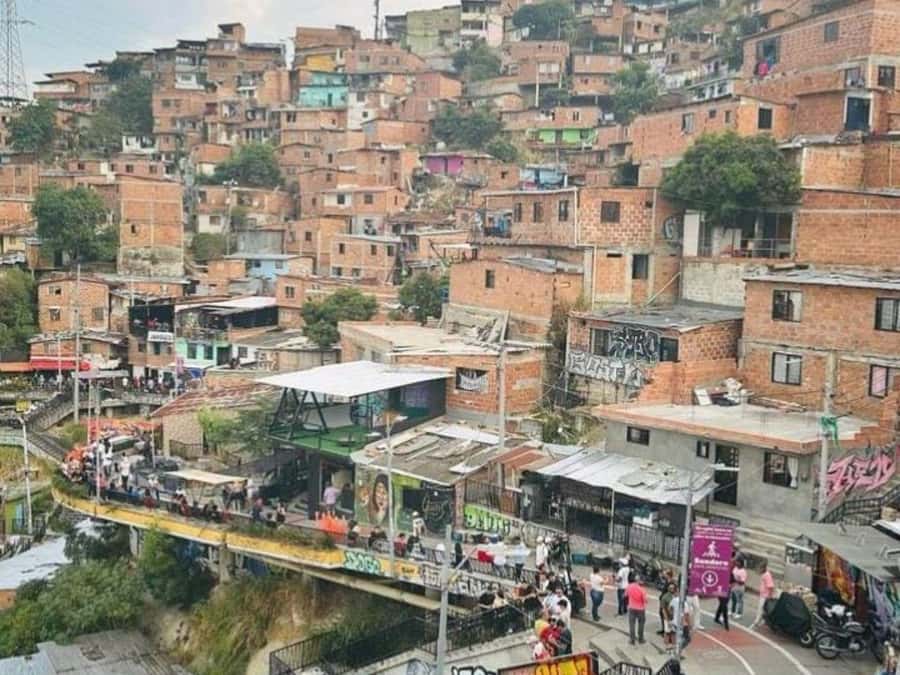 Comuna 13: Recorrido de Arte Urbano, Cultura y Resiliencia - Coffee tasting and why Antioquia flavors fit this story