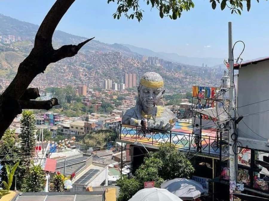 Comuna 13: Recorrido de Arte Urbano, Cultura y Resiliencia - Meeting at Viajeros MAC, then lining up at Cra. 108 # 38-12