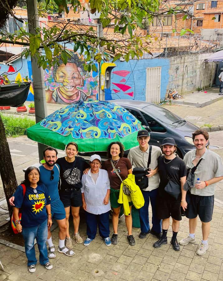 Comuna 4 - Moravia Tour - What makes the guides stand out: local leadership plus professional English guidance
