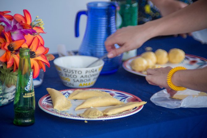 Cooking Class 4 Hours with a local Mom in Cartagena - Why this Cartagena class feels like family time, not a lesson