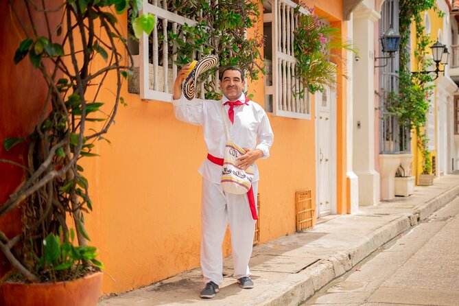 Cultural Photo Experience in Cartagena with Traditional Attire - The private, up to 4 person format, and why it helps your photos