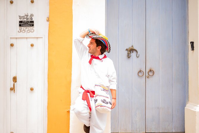 Cultural Photo Experience in Cartagena with Traditional Attire - When English, service animals, and a 90 minute slot matter