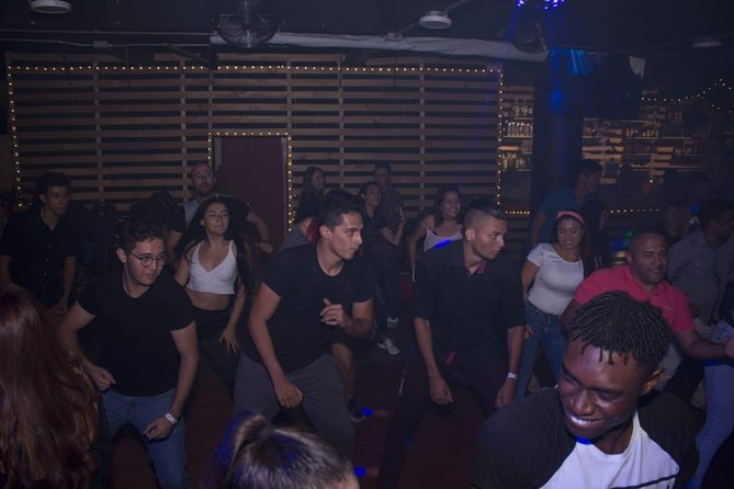 DANCE TOUR THURSDAY (Class + Night out Bogota) - 8:00 To 9:00 PM Dinner And Cocktail Time With A Bartender
