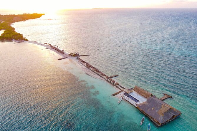 Day trip to the San Bernardo Archipelago - The island experience: comfort, cleanliness, and the real-life risks