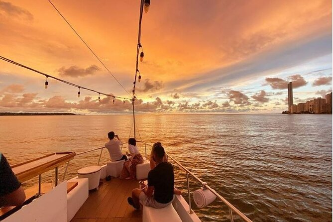 Dinner and Wine in Cartagena Bay aboard the Sibarita Master - Key things that make this night cruise work