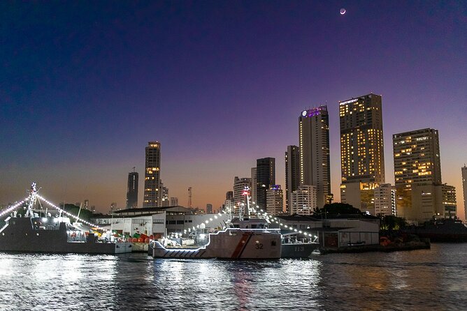 Dinner and Wine in Cartagena Bay aboard the Sibarita Master - Service style, medical assistance, and what a small group changes