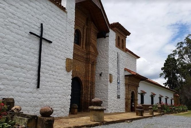 Discover Villa de Leyva, a colonial and historic town and enjoy the vineyard. - Convento Santo Ecce Homo: calm, history, and a short ride out of town