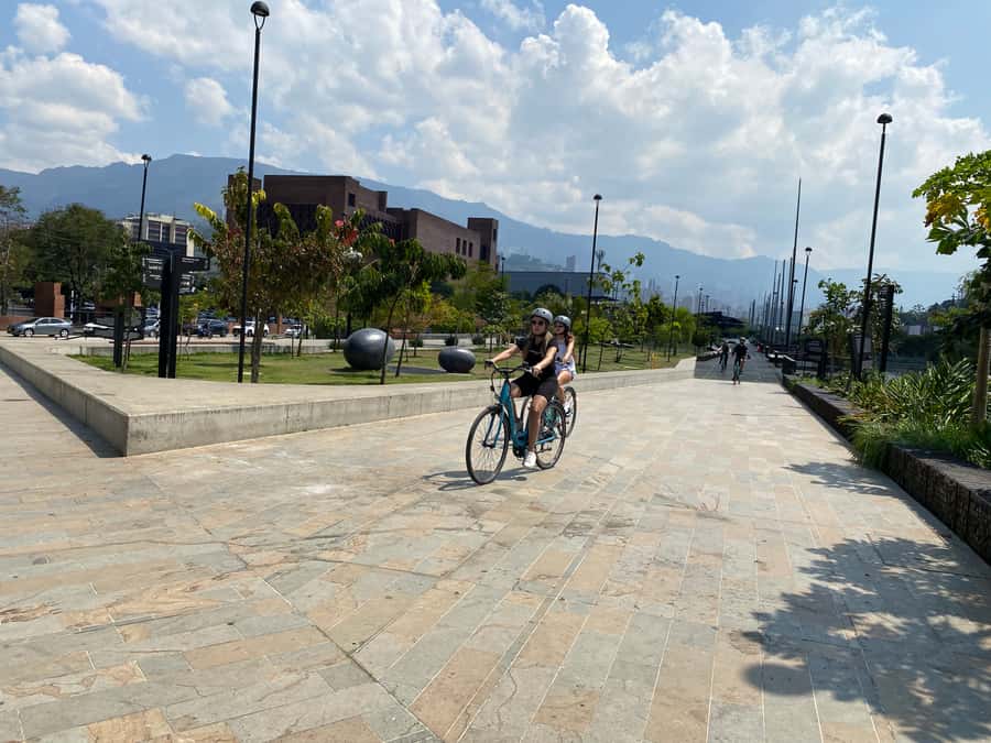 E-Bike City Tour Medellin with Local beer and Snacks - Plaza Botero: Famous Art Meets a Ride-Wise Perspective