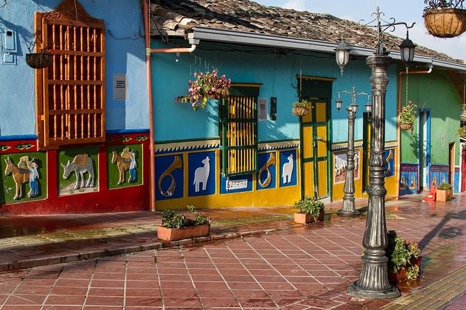 El Peñol and Guatape Private Tour from Medellin - On the road: Rionegro and Marinilla give context fast