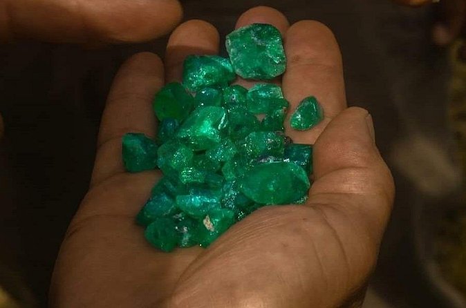Emerald Lecture - Become an expert - The workshop where you watch sterling silver and 18K gold work