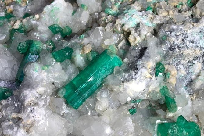 Emerald Lecture - Become an expert - Caribe Jewelry Museum & Factory: more than a showroom stop