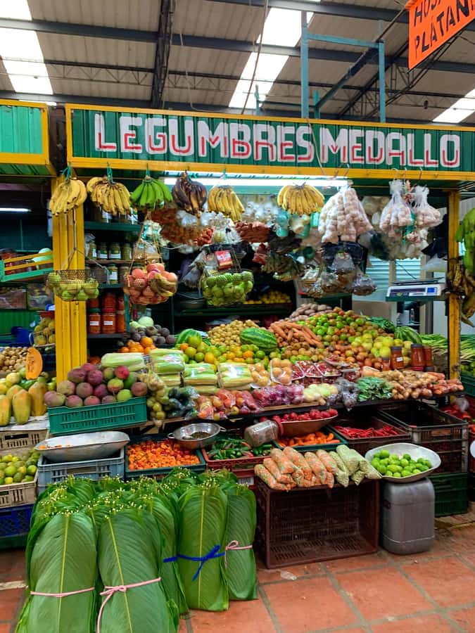 Essential Fruit Experience - Why Plaza Minorista is the right place for fruit tasting