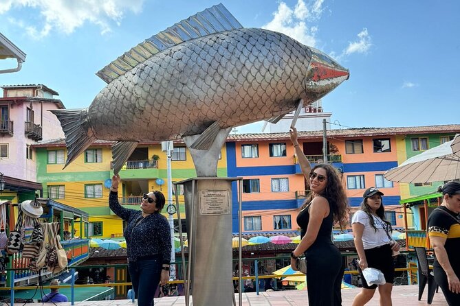 Excursion to Guatapé by chiva, lunch and Pablo Escobar's hacienda - Getting There From Medellín: Start Time and Meeting Point