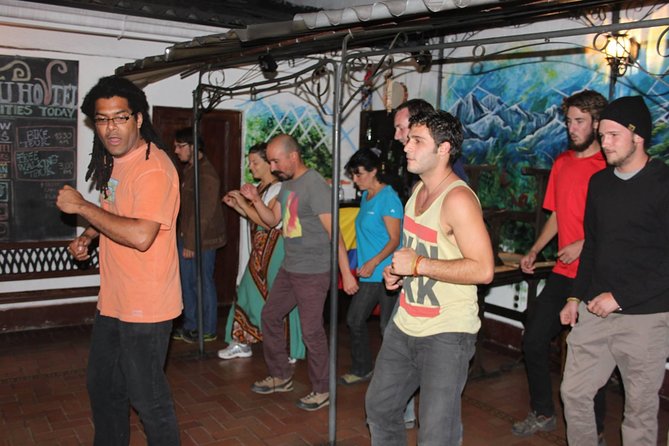 Experience the joy of Salsa. Have fun while learning - Salsa basics, but make it Bogotá night culture