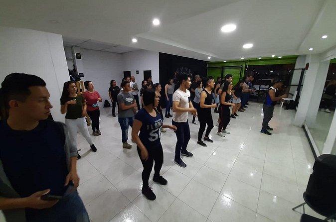 Face-to-face dance classes in Bogotá. La Candelaria - Mount Monserrate: A Scenic Reset for Your Timing
