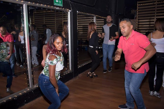 Face-to-face dance classes in Bogotá. La Candelaria - Choosing Your Rhythm: Salsa, Bachata, Merengue, and More
