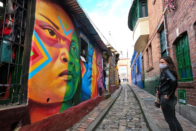 FANTASTIC CITY TOUR + MONSERRATE + MUSEUM GOLD/BOTERO 6Hrs - Carrera 7 Walk: The Bogotazo Story on the Main Street