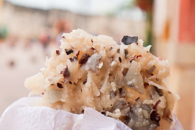 Flavors and portraits: gastronomic tour with professional photos - Food and drinks: tastings with context, not random sampling