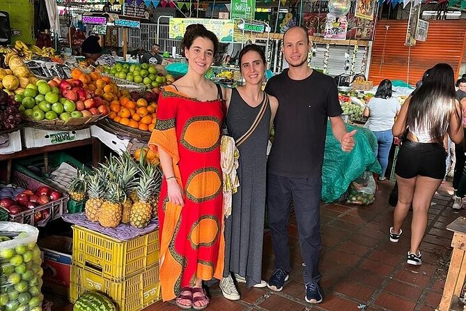 Food tour in Cali with exotic fruits, breads and drinks - Tips to get the most from your fruit-and-bread stop