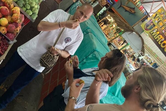 Food tour in Cali with exotic fruits, breads and drinks - Luladas, shampoo and coffee breads: your snack math