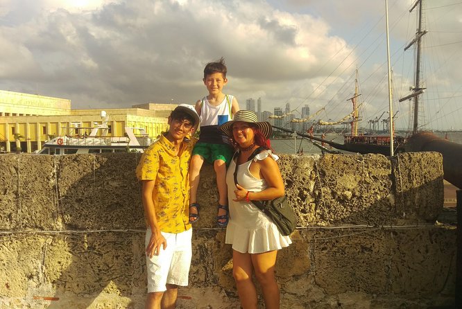 Freetour Cartagena and Gethsemane, Caribbean Heritage and Tradition - Entering Cartagena at Torre del Reloj, the old-city gateway