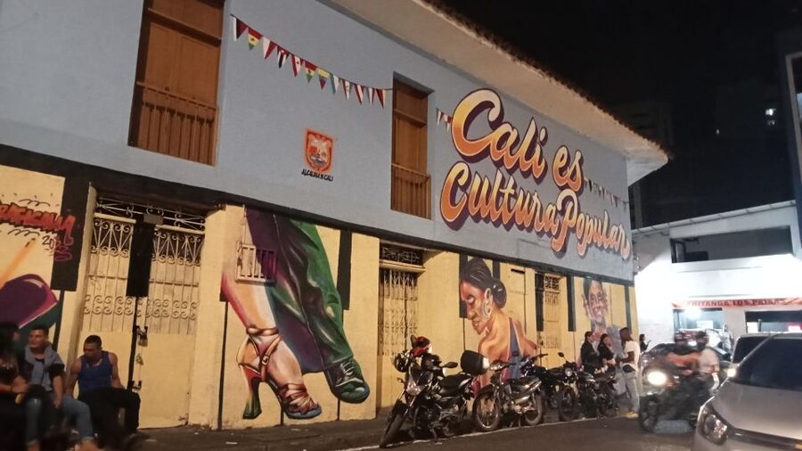 Friday Salsa Pub Crawl in Cali - The local bar stop, cocktails, and a safer way to hit the street vibe