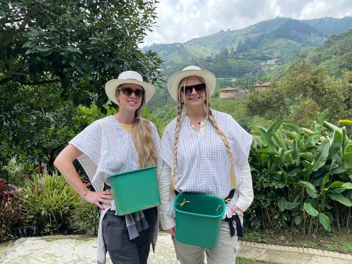 From Bogota: 5 hour guided coffe farm tour - All included - Colombian lunch and a simple souvenir finish the loop