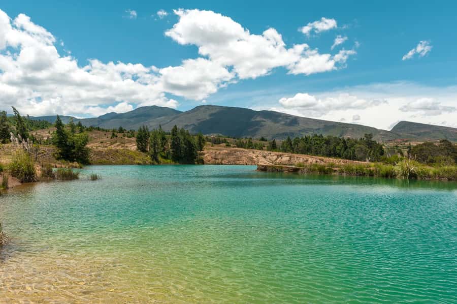 From Bogotá: Tour to Villa de Leyva, Ráquira, Casa Terracota, and Pozos Azules - A 10-hour Colombia sampler, with hotel pickup from Bogotá