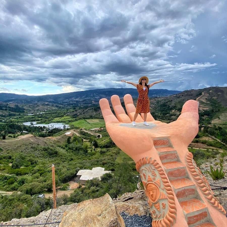 From Bogotá: Tour to Villa de Leyva, Ráquira, Casa Terracota, and Pozos Azules - The guide experience, in real terms