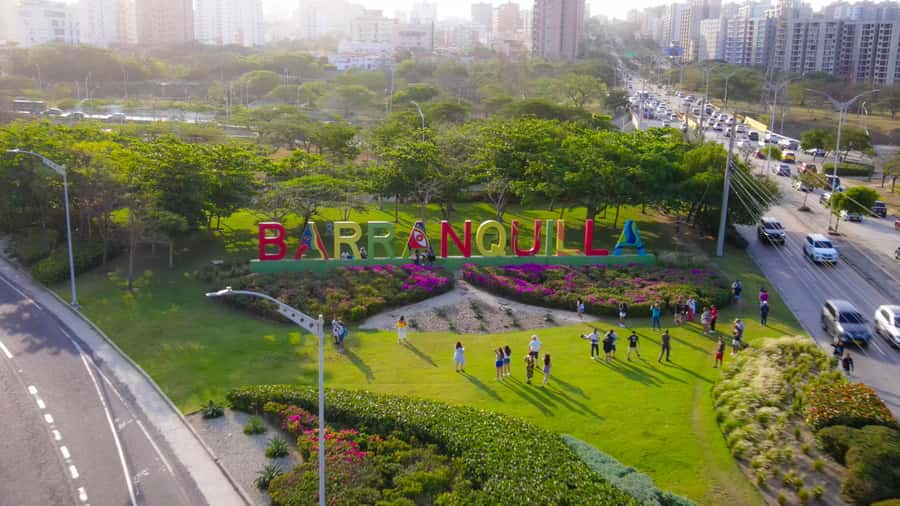 From Cartagena: Barranquilla & Santa Marta Guided City Tour - Gold Museum and Cathedral area: a practical stop, not a random one