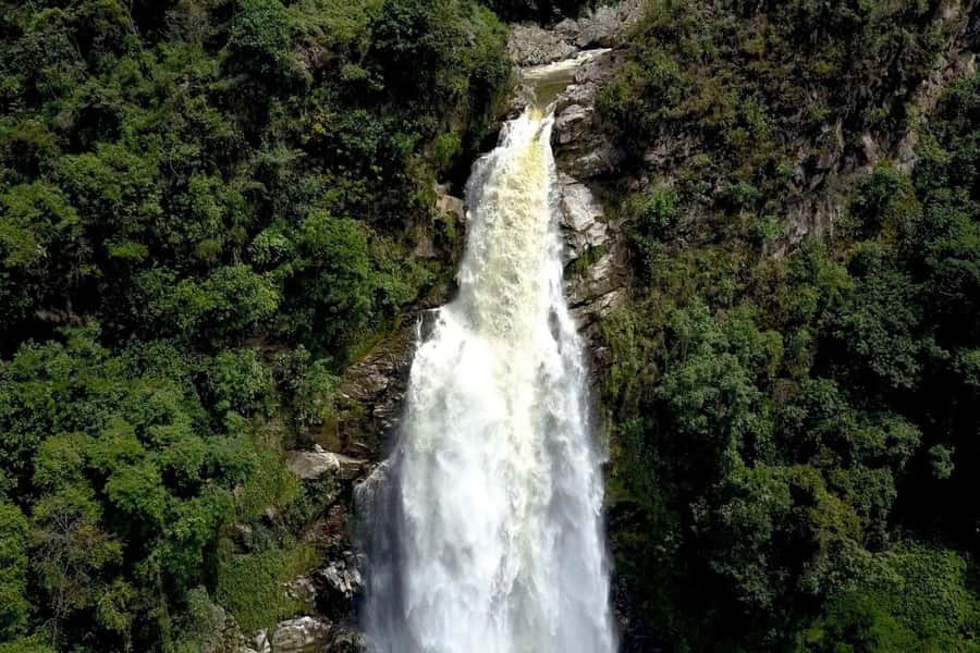 From Medellin: Epic Zipline and Giant Waterfall - The 30-minute hike to the 100-meter waterfall base